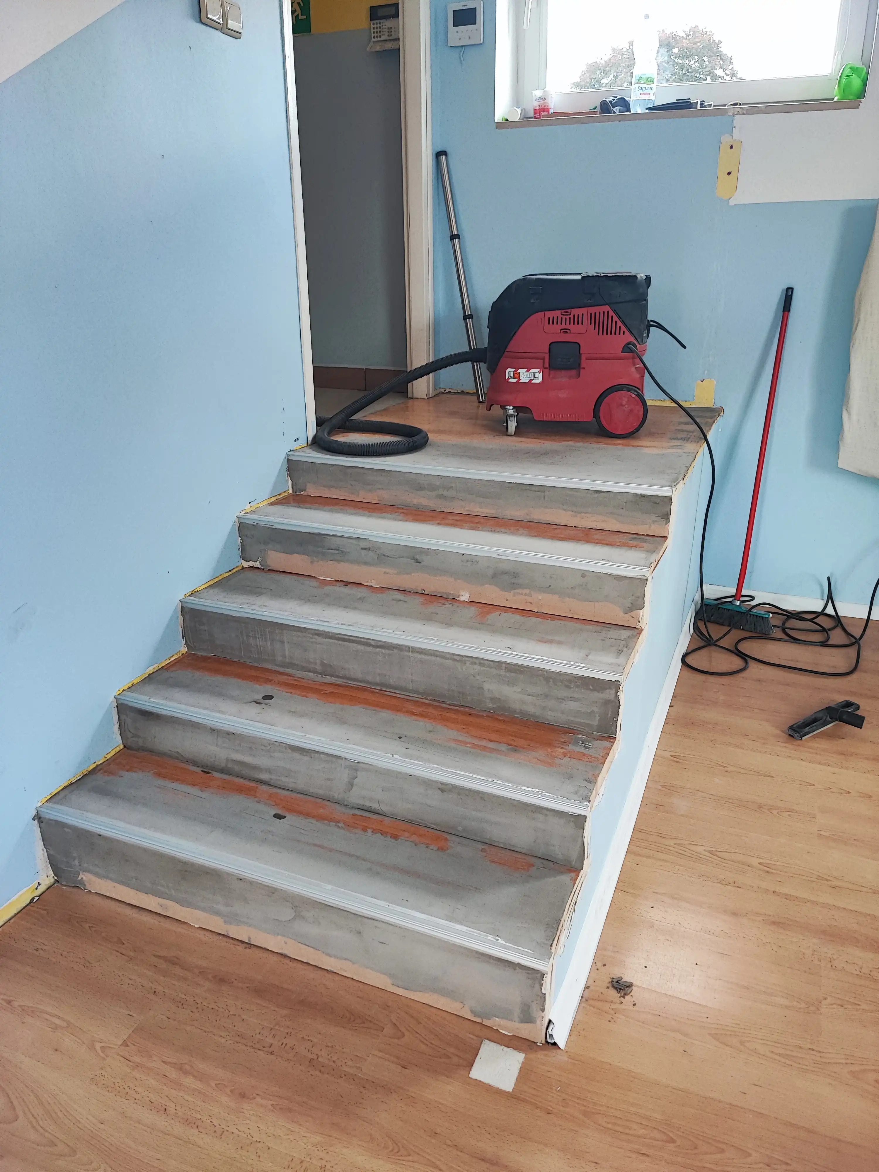 Schody z paneli winylowych